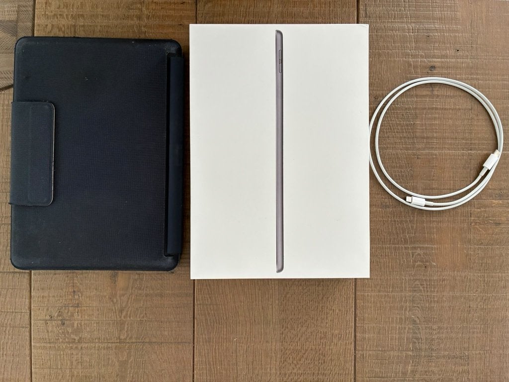 Apple Ipad 9e generatie met Logitech hoes, Computers en Software, Apple iPads, Apple iPad, Zo goed als nieuw, Wi-Fi, Ophalen