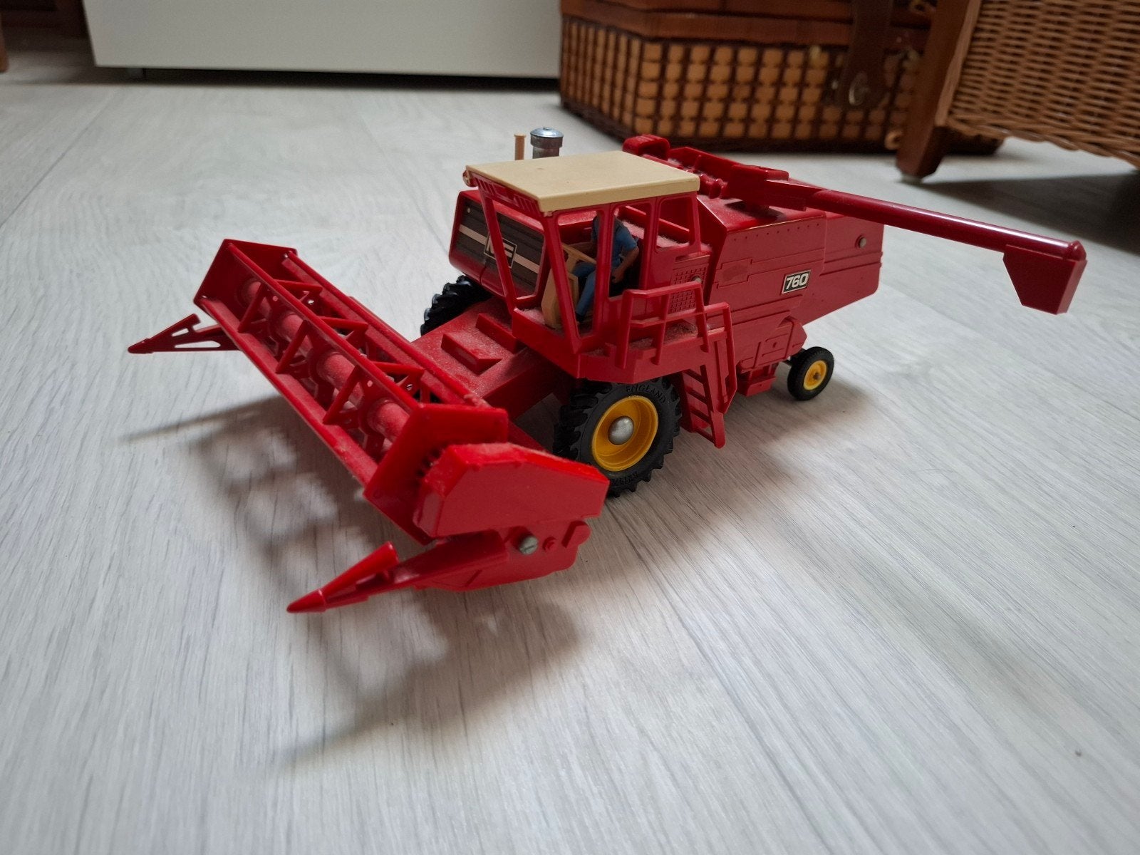Britains Massey Ferguson 760 Combine, Kinderen en Baby's, Speelgoed | Speelgoedvoertuigen, Ophalen of Verzenden, Gebruikt