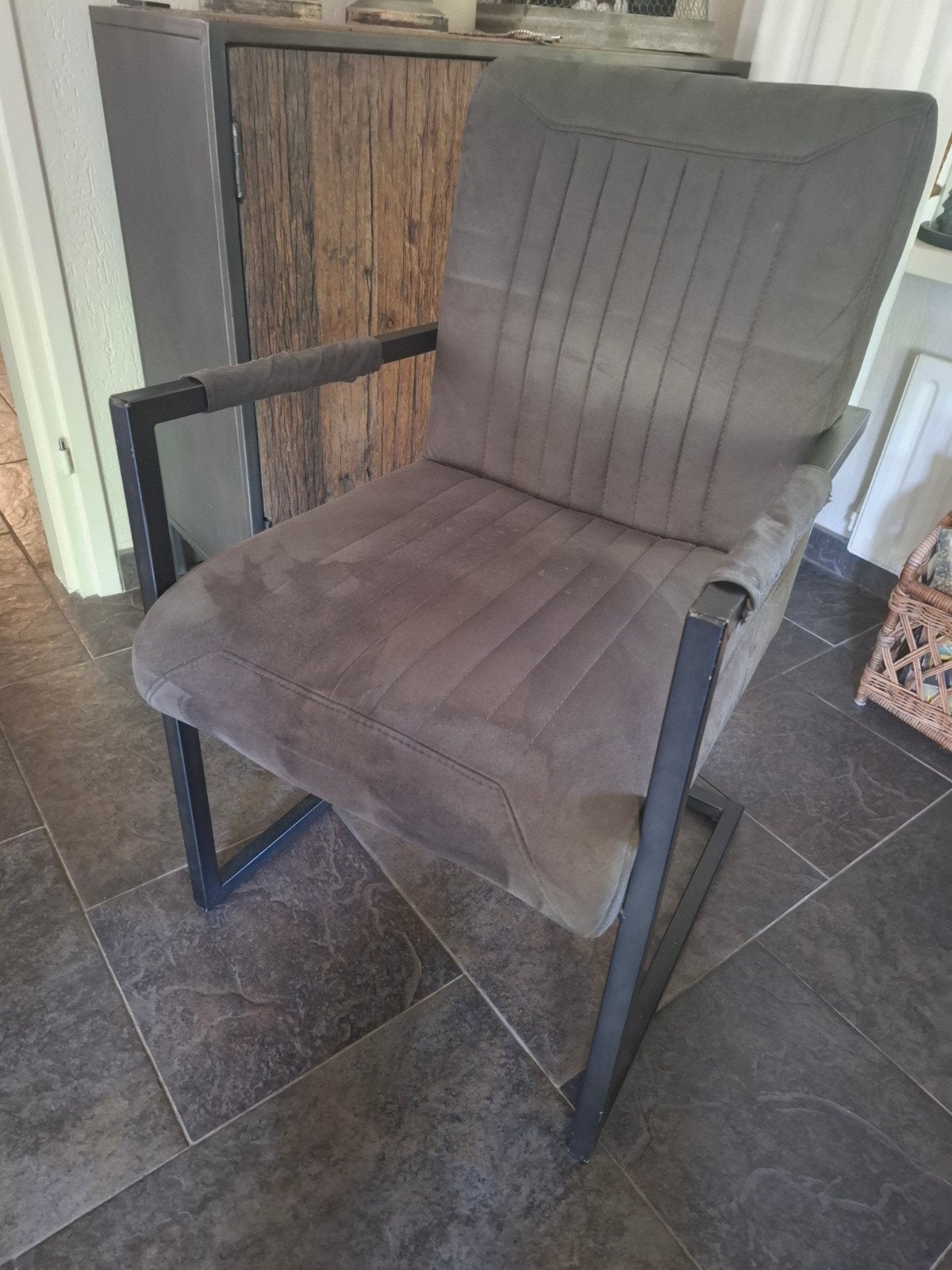 4 pronto stoelen, Ophalen, Gebruikt, Grijs, Twee