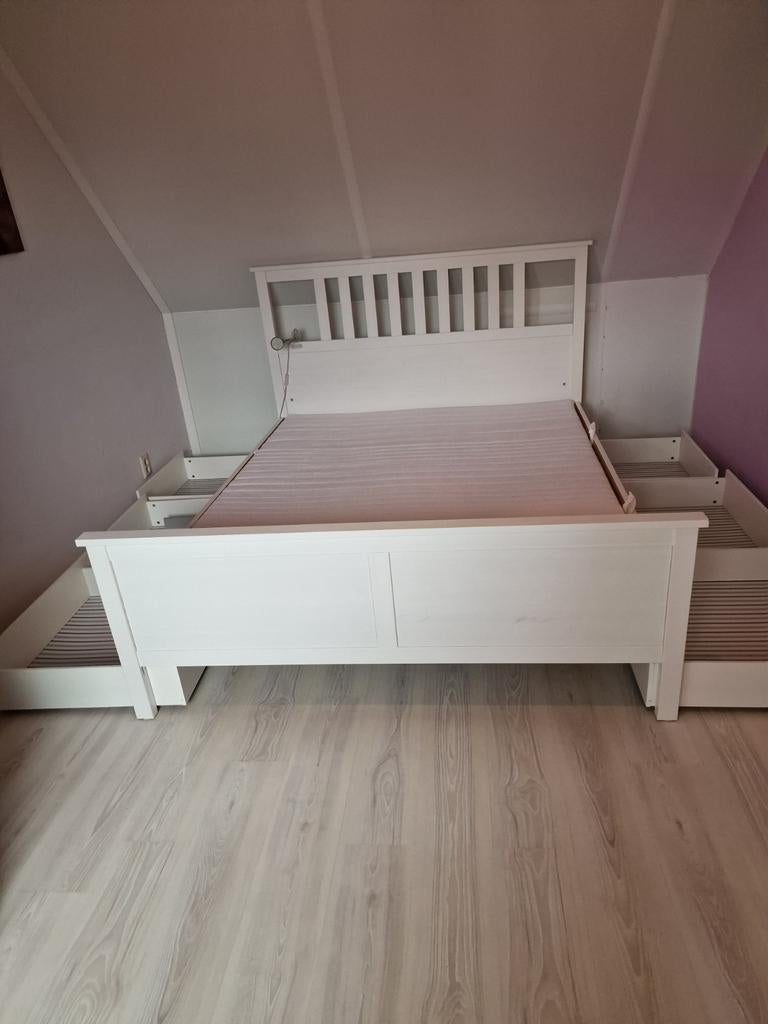 Ikea bed Hemnes, Huis en Inrichting, Slaapkamer | Bedden, Ophalen, Tweepersoons, 160 cm, Hout
