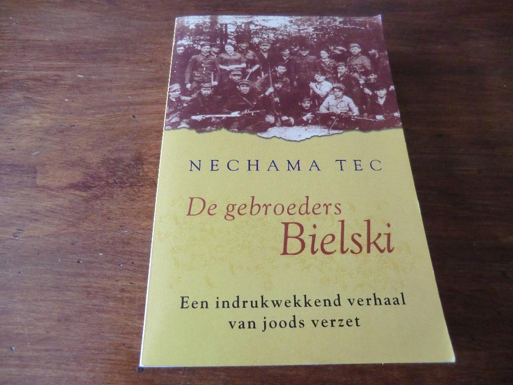 boek - De gebroeders Bielski - Nechama Tec / Defiance, Ophalen of Verzenden, Tweede Wereldoorlog, Gelezen, Overige onderwerpen
