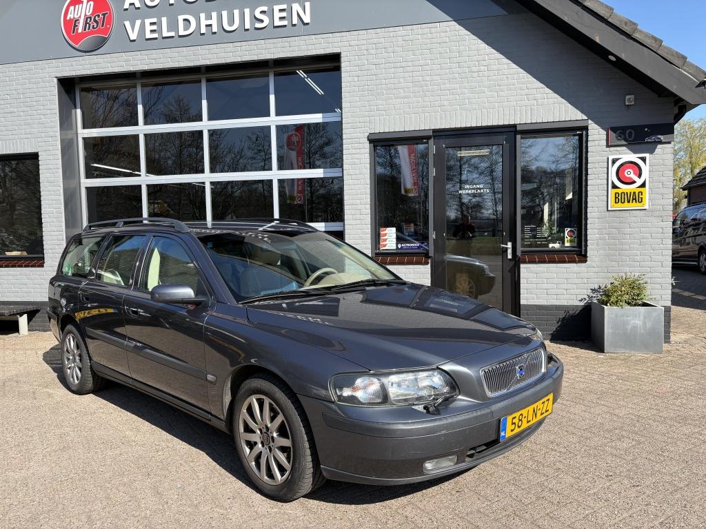 Volvo V70 automaat 2.5 T Gtr.Titanium (bj 2003), Auto's, 1566 kg, Stoelverwarming, 2521 cc, 93 €/maand