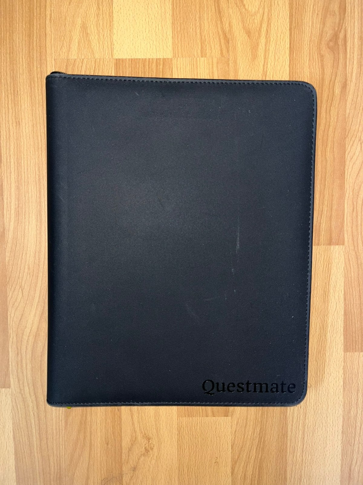Questmate 9 pocket binder map, Ophalen of Verzenden, Zo goed als nieuw