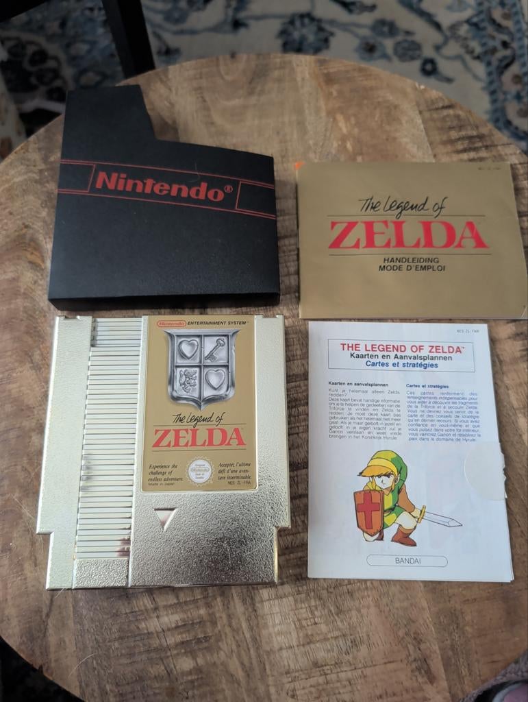 The Legend of Zelda NES (Goud)  & Boekjes, Spelcomputers en Games, Games | Nintendo NES, Gebruikt, 1 speler, Vanaf 7 jaar, Ophalen