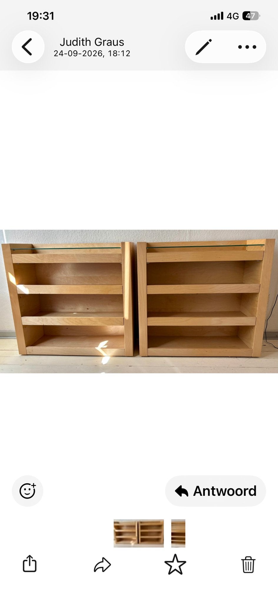 Set van 2 houten boekenkasten met glazen bovenblad, Ophalen, Met plank(en), Gebruikt, 100 tot 150 cm