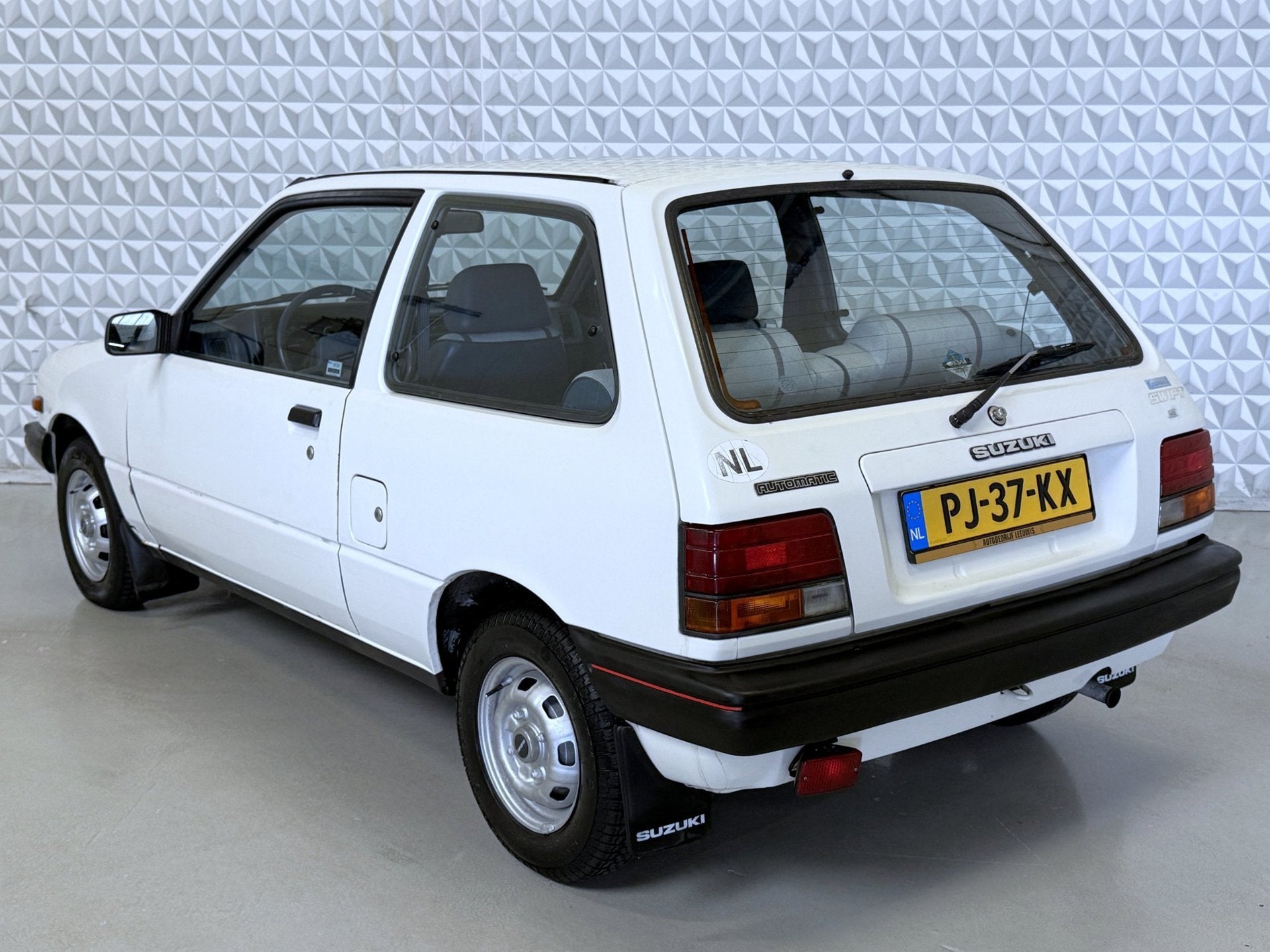 Suzuki Swift 1.0 GL AUTOMAAT *UNIEK!* 72.000km (1986), 672 kg, Gebruikt, 4 stoelen, Origineel Nederlands