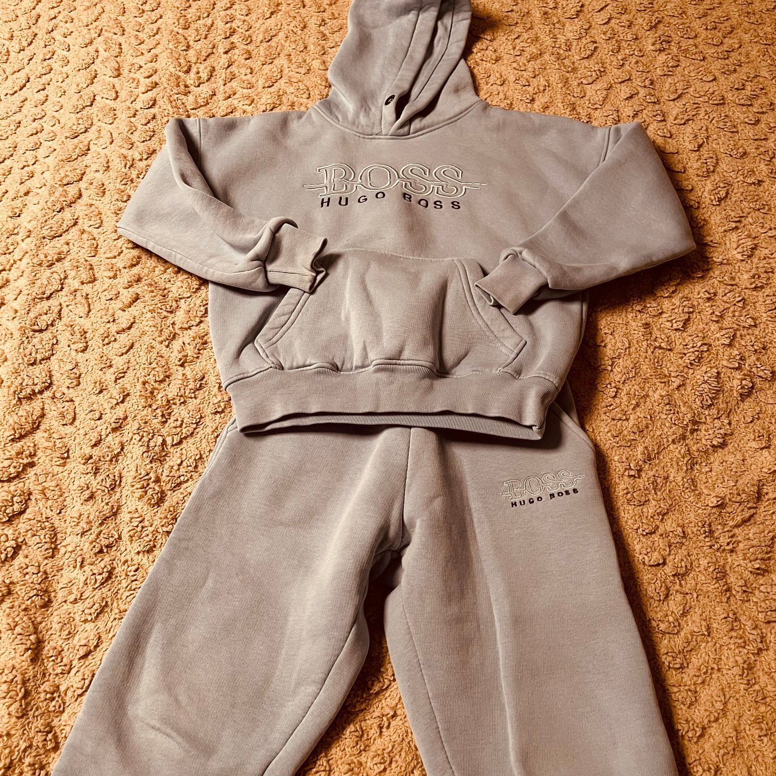 BOSS Hugo Boss Trainingspak Maat 6 (ca. 116), Kinderen en Baby's, Kinderkleding | Kinder-kledingpakketten, Ophalen of Verzenden