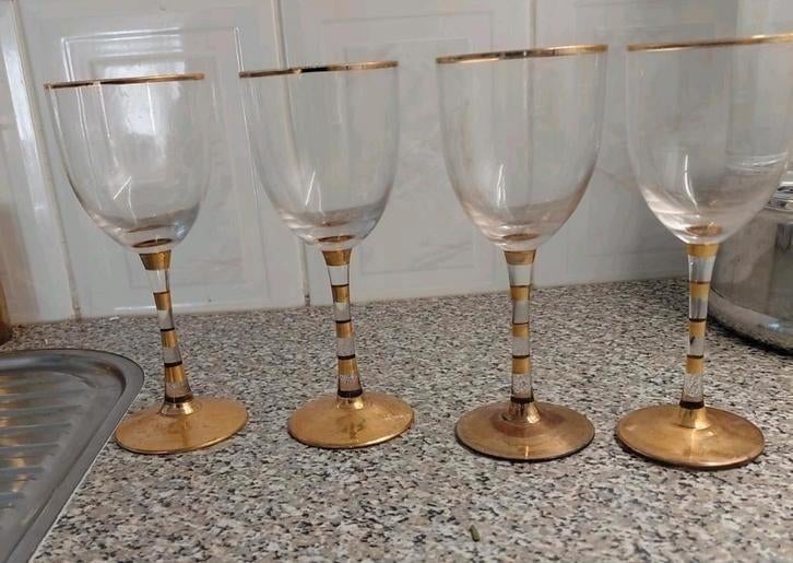 4 wijnglazen met goldplated/ 2 beschadigd, Ophalen of Verzenden