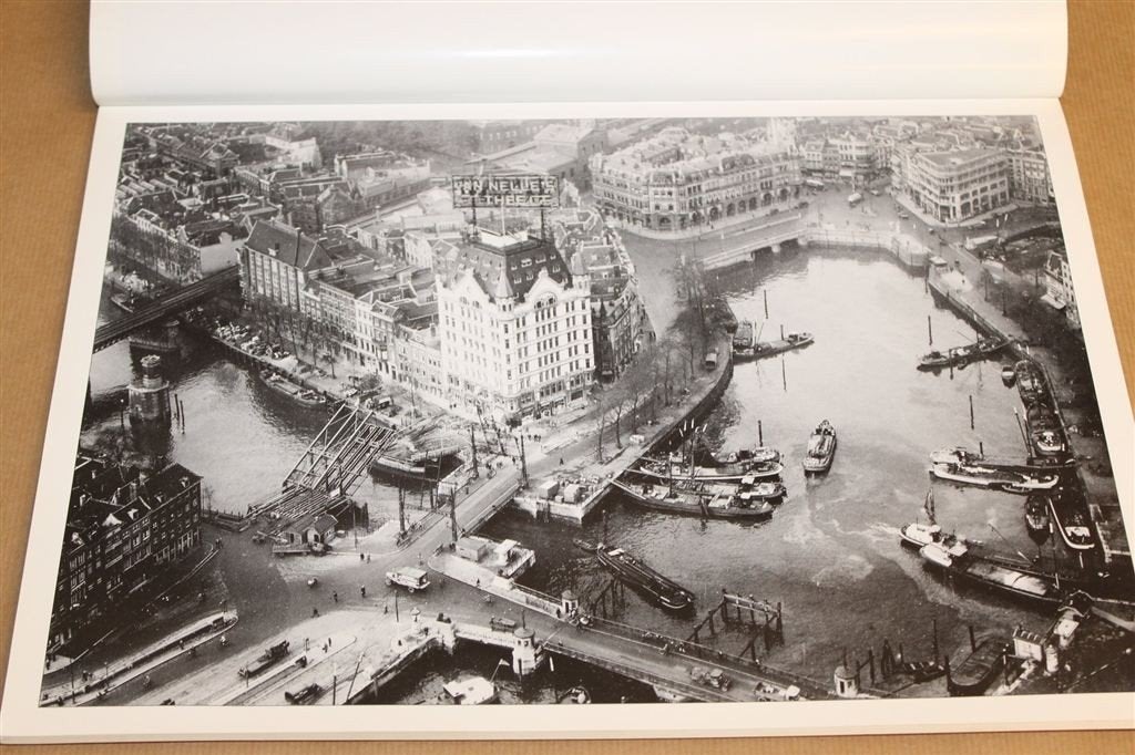 Rotterdam van Boven Bekeken — Luchtfoto\'s 1922-1939, Boeken, Geschiedenis | Stad en Regio, Ophalen of Verzenden, Gelezen