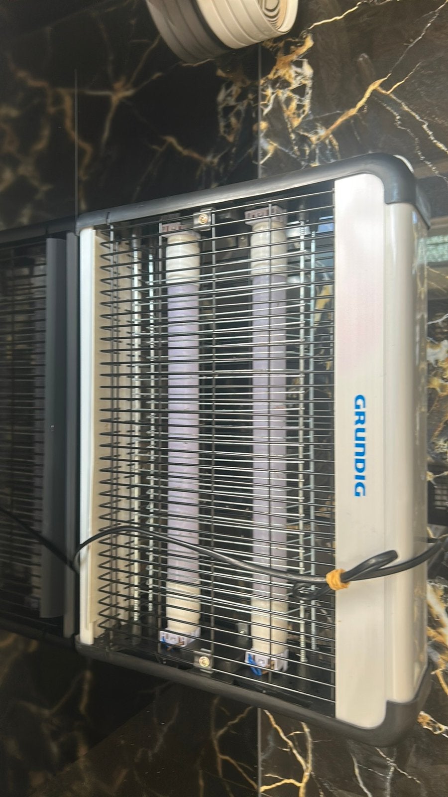 Mooie werkende vliegenlamp van Grundig bij bol 49,95 Nu 15,-, Dieren en Toebehoren, Insecten en Spinnen, Bijen