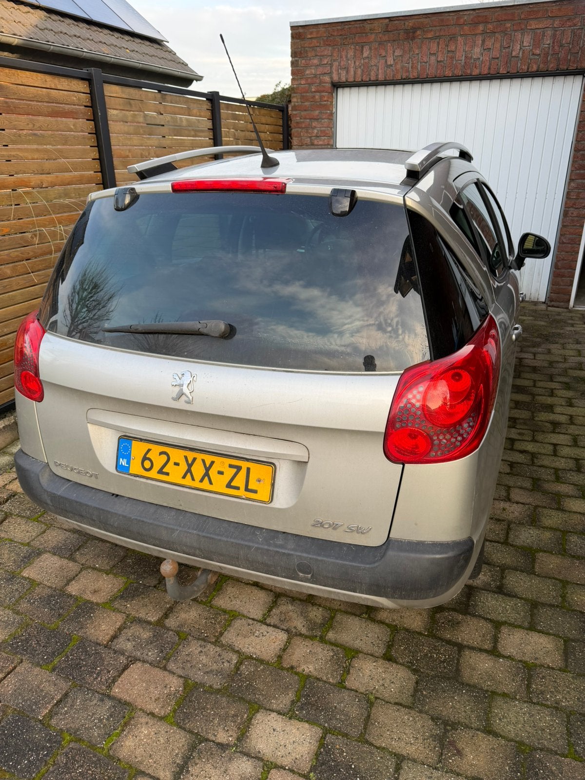 Peugeot 207 1.6 16V SW Outdoor 2007 Grijs, Auto's, Voorwielaandrijving, 4 cilinders, Handgeschakeld, 600 kg