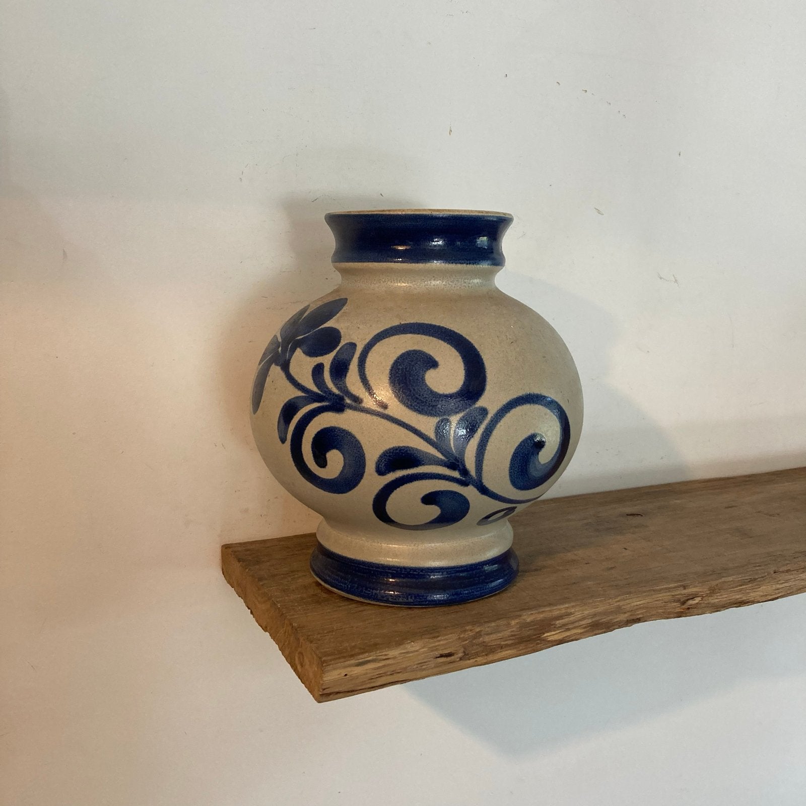 Grote aardewerk vaas met blauw decor, 25 cm hoog, Antiek en Kunst, Ophalen of Verzenden