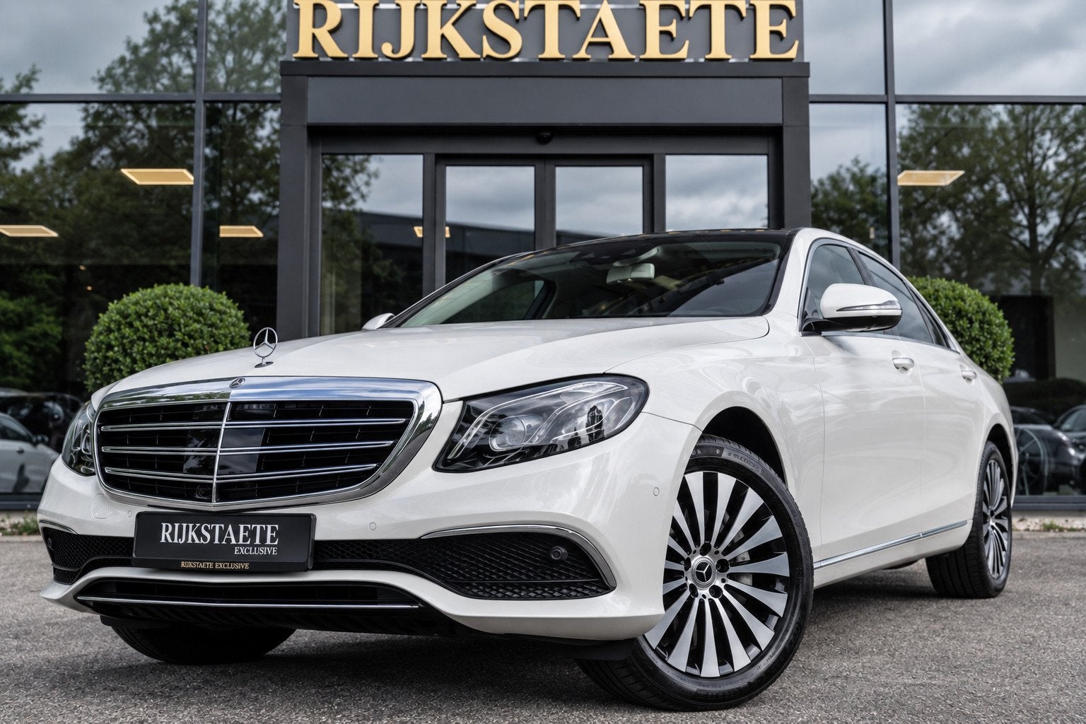Mercedes E-klasse E400 4Matic AMG|PANO|BURMESTER|ACC|360, Auto's, Gebruikt, Met garantie (alle), Adaptive Cruise Control, Wit