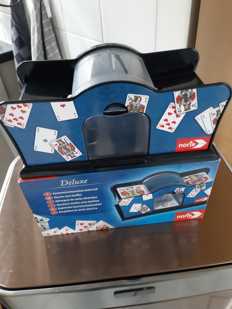 Elektrische kaartenschudmachine op batterijen  € 12,50, Ophalen of Verzenden, Zo goed als nieuw
