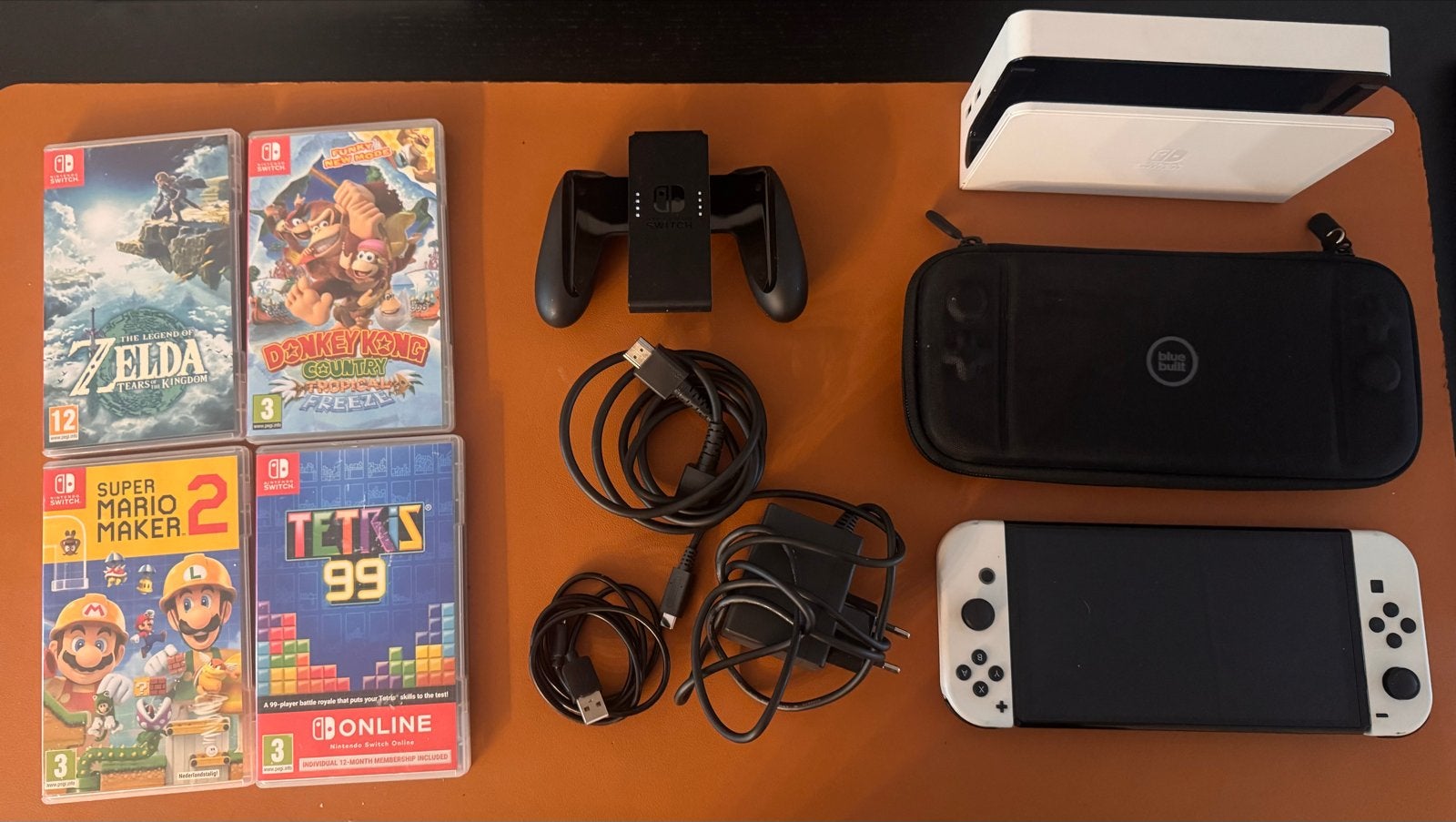 Nintendo Switch OLED met 4 games en accessoires, Spelcomputers en Games, Met games, Met 2 controllers, Zo goed als nieuw, Switch OLED