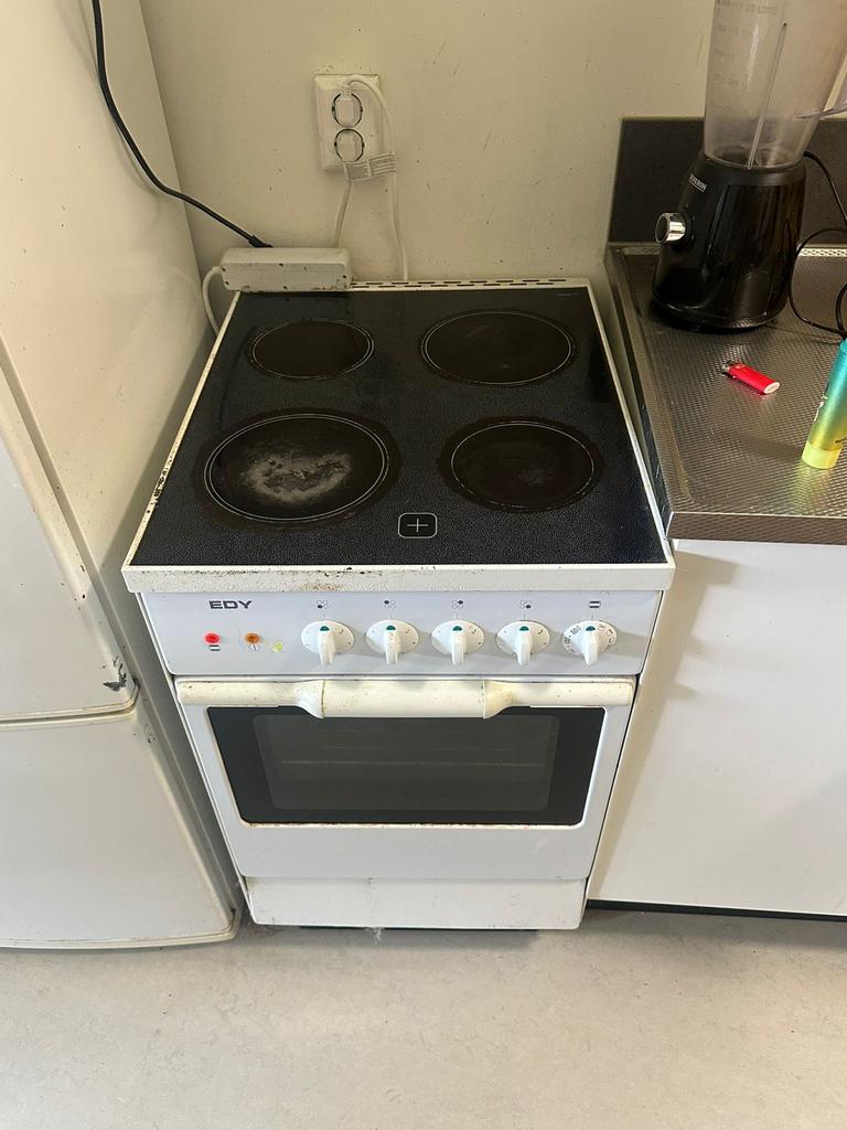 EDY Vrijstaand Elektrisch Fornuis met Oven - Gebruikt, Gebruikt, 85 tot 90 cm, Elektrisch, 4 kookzones