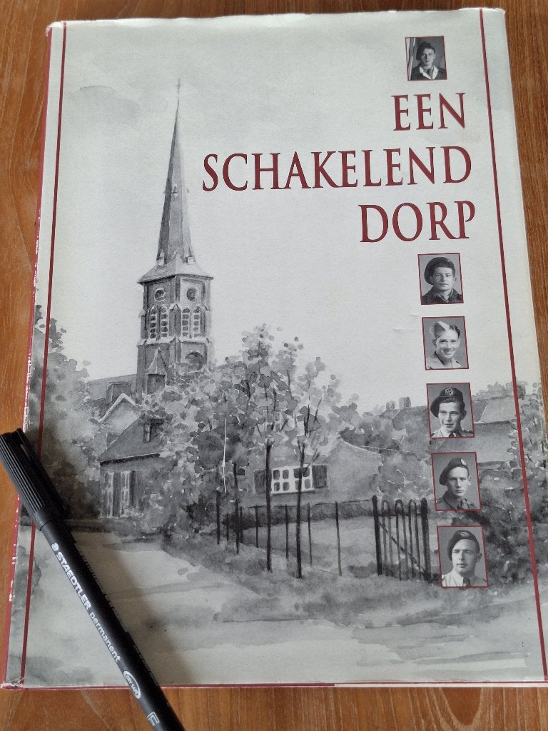 Een Schakelend Dorp - Historisch Boek, Ophalen of Verzenden, Overige onderwerpen, Gelezen, Tweede Wereldoorlog