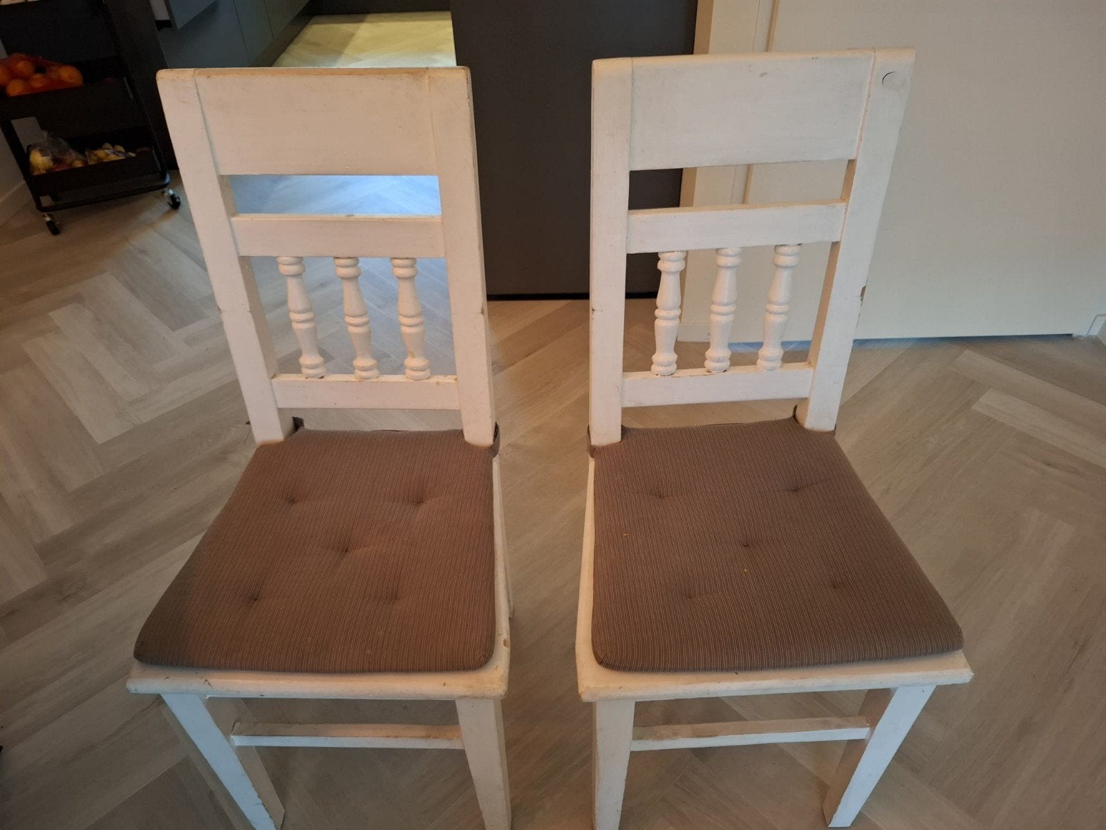 Houten bankje met opbergruimte en vier stoelen, Gebruikt, Twee, Wit, Landelijke, brocante stijl