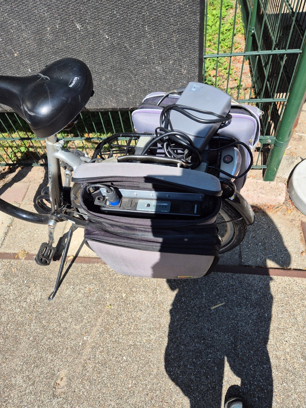 electrische fiets met fietstassen en oplader, Velgrem, Ophalen, Overige merken, 53 tot 56 cm