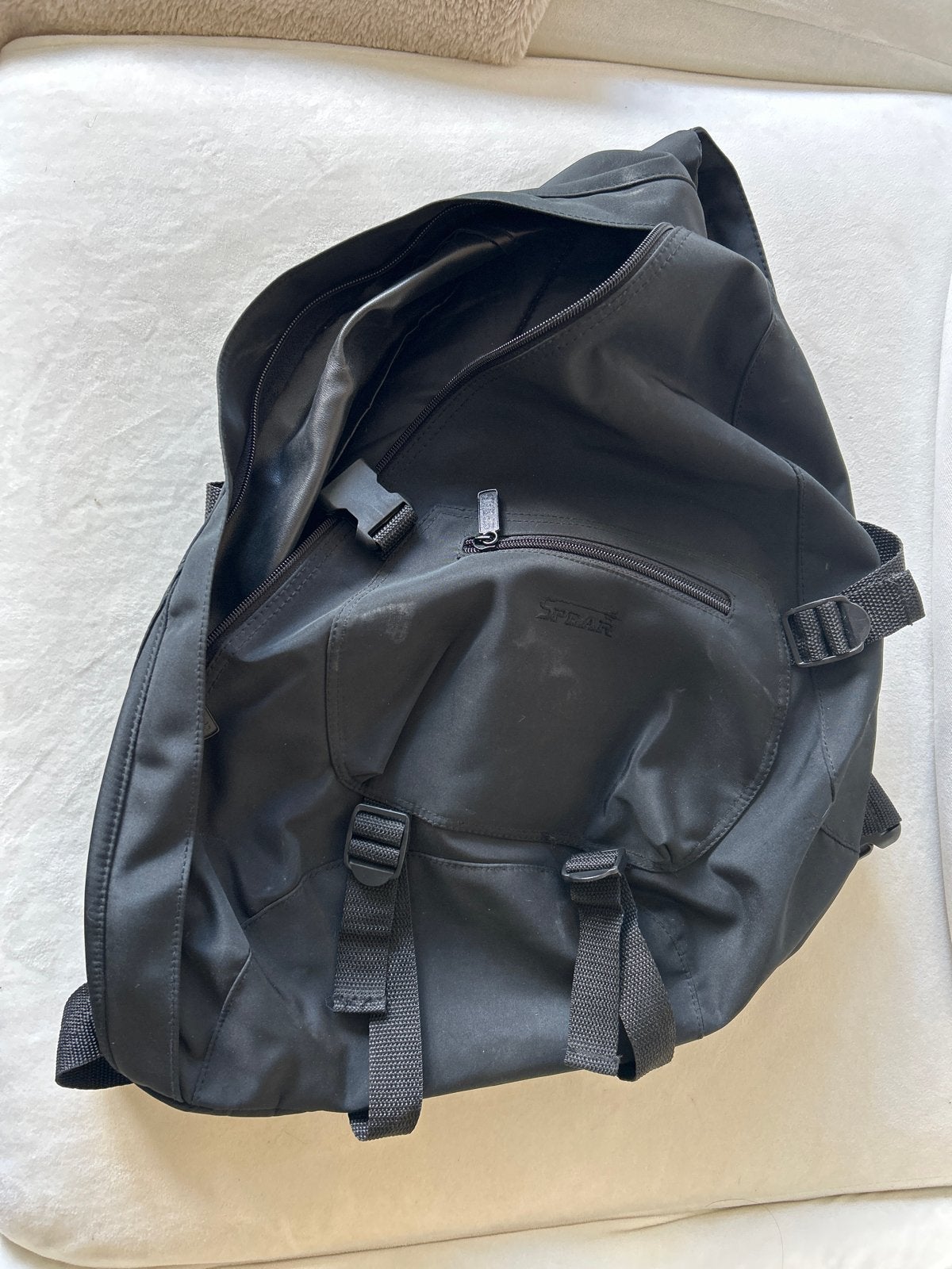 Zwarte Sling Bag / Rugzak van Spear- ideaal voor skates., Sieraden, Tassen en Uiterlijk, Ophalen of Verzenden, Gebruikt, 25 tot 40 cm