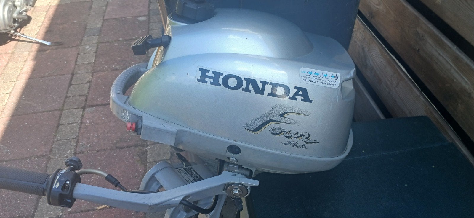 Weinig gebruikte HONDA 4 stroke BBM 2 PK voor maar 300 euro, Watersport en Boten, Buiten- en Binnenboordmotoren, Zo goed als nieuw