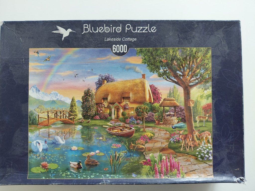 Legpuzzel van 6000 stukjes “Lakeside Cottage”, Hobby en Vrije tijd, Ophalen of Verzenden, Meer dan 1500 stukjes