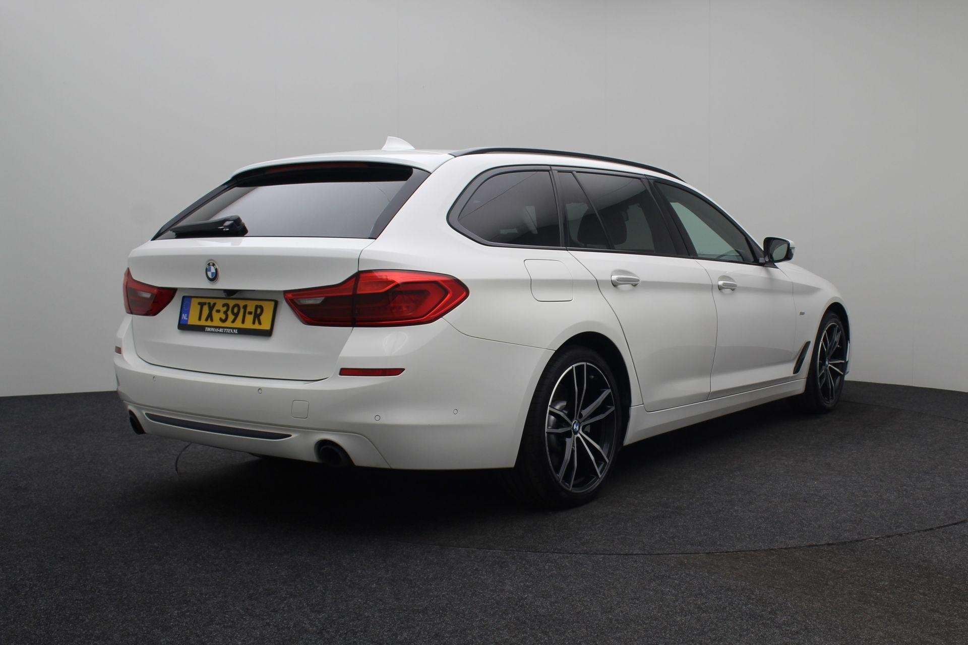 BMW 5-serie Touring 520i High Executive 2018 | Navigatie | S, Automaat, 1998 cc, Achterwielaandrijving, Gebruikt