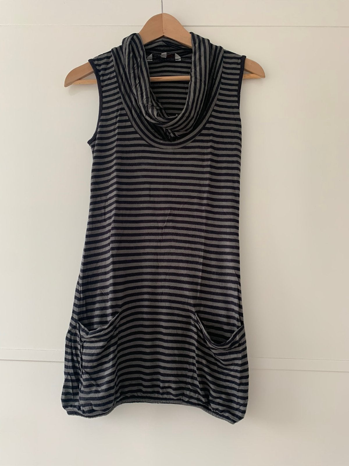 Zwart/grijs damestruitje zonder mouw. Maat S, Kleding | Dames, Maat 38/40 (M), Zwart, Ophalen of Verzenden, Zo goed als nieuw