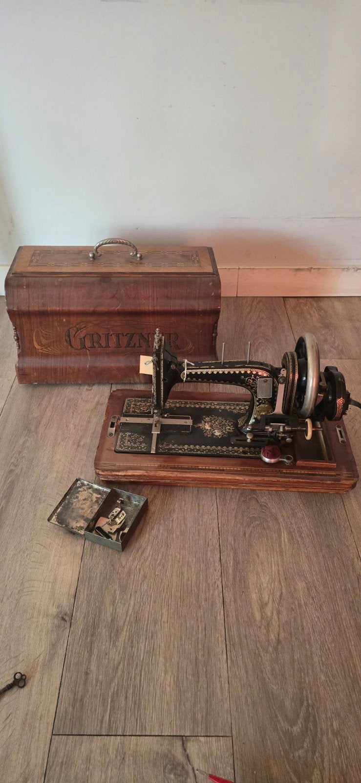 Antieke Gritzner naaimachine met koffer, Ophalen