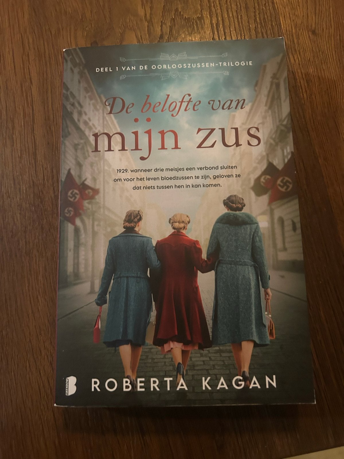 De belofte van mijn zus - Deel 1 Oorlogszussen-Trilogie, Boeken, Ophalen of Verzenden, 20e eeuw of later, Zo goed als nieuw