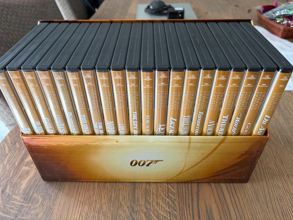 Te koop dvd box james bond, Ophalen, Engels, Speciale editie, Nederlands