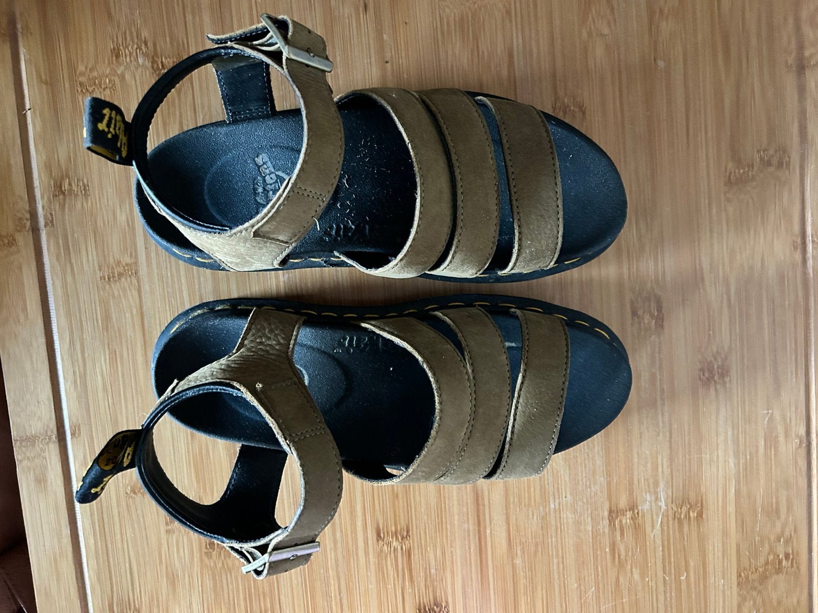 Dr. Martens sandalen / maat 41, Kleding | Dames, Schoenen, Zo goed als nieuw, Groen, Sandalen of Muiltjes, Ophalen of Verzenden
