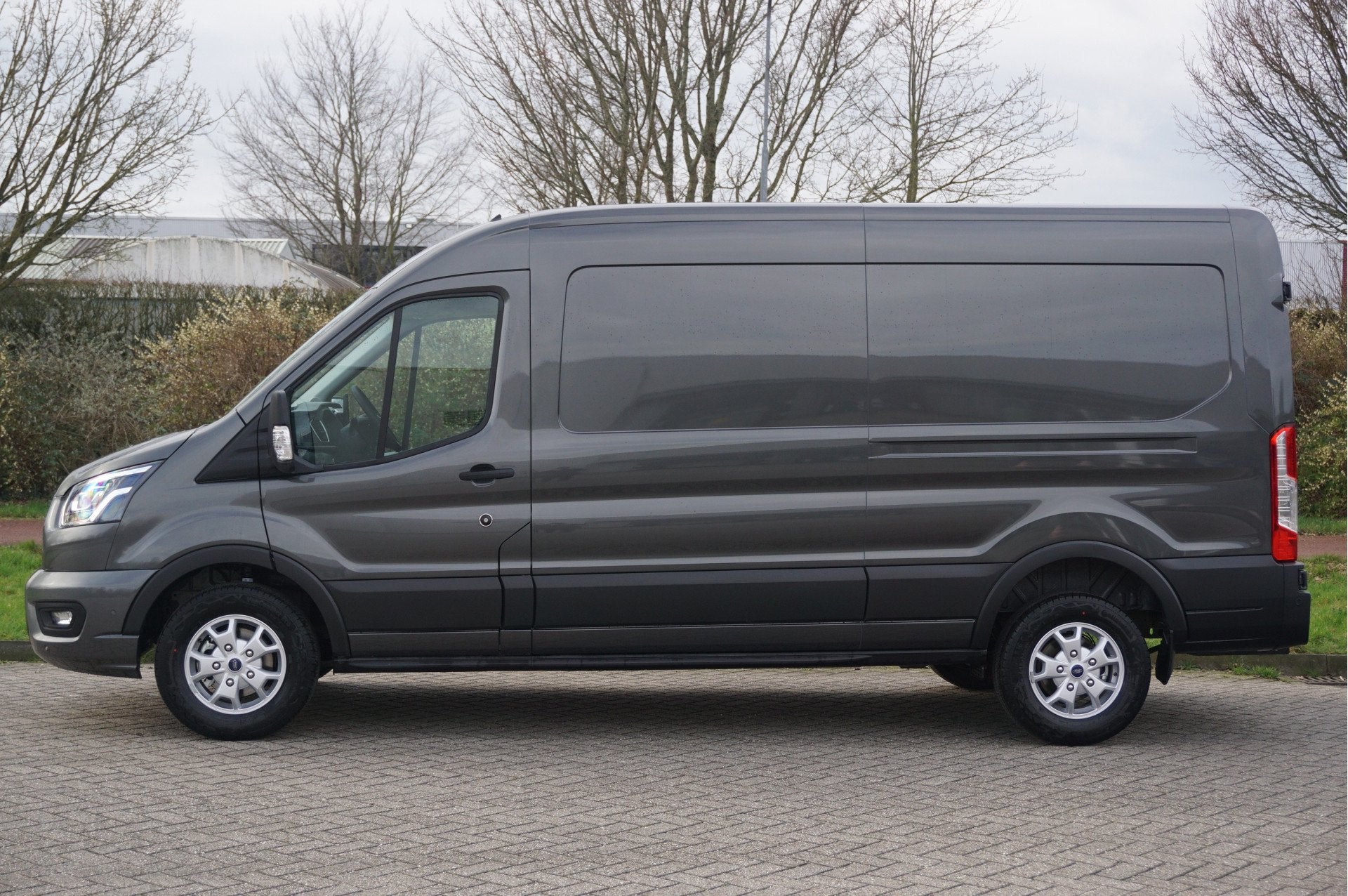 Ford Transit 350L L3H2 Limited AUT-8 165PK BPM VRIJ Navi, Ad, 4 cilinders, 2800 kg, Bedrijf, Diesel