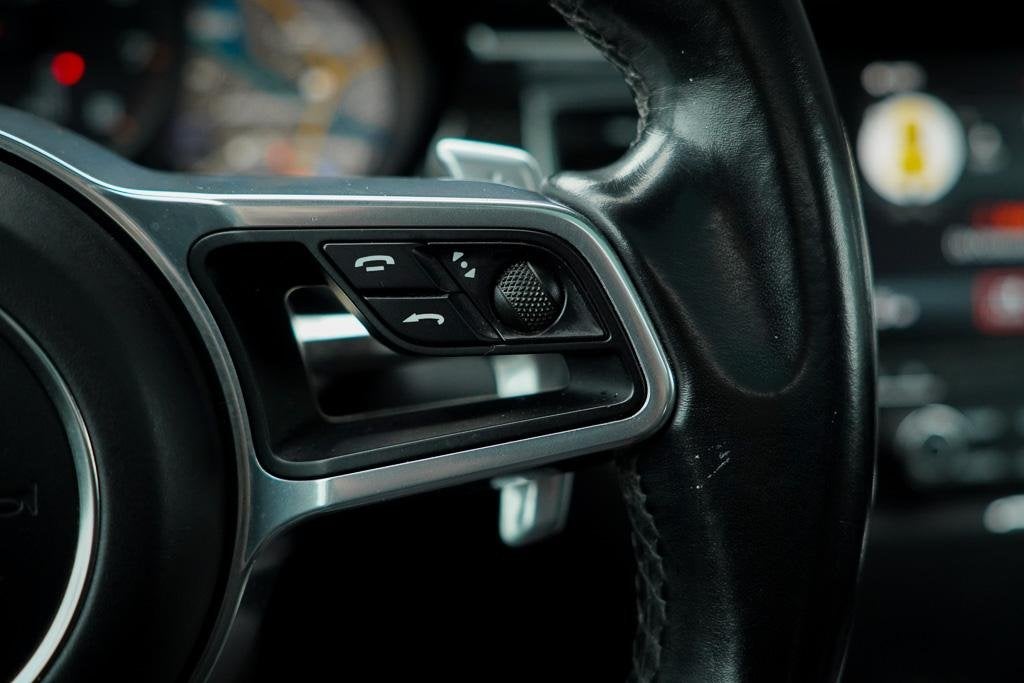 Foto 17 van Porsche Macan 3.0 GTS / Pano / Luchtvering / Trekhaak / Spor