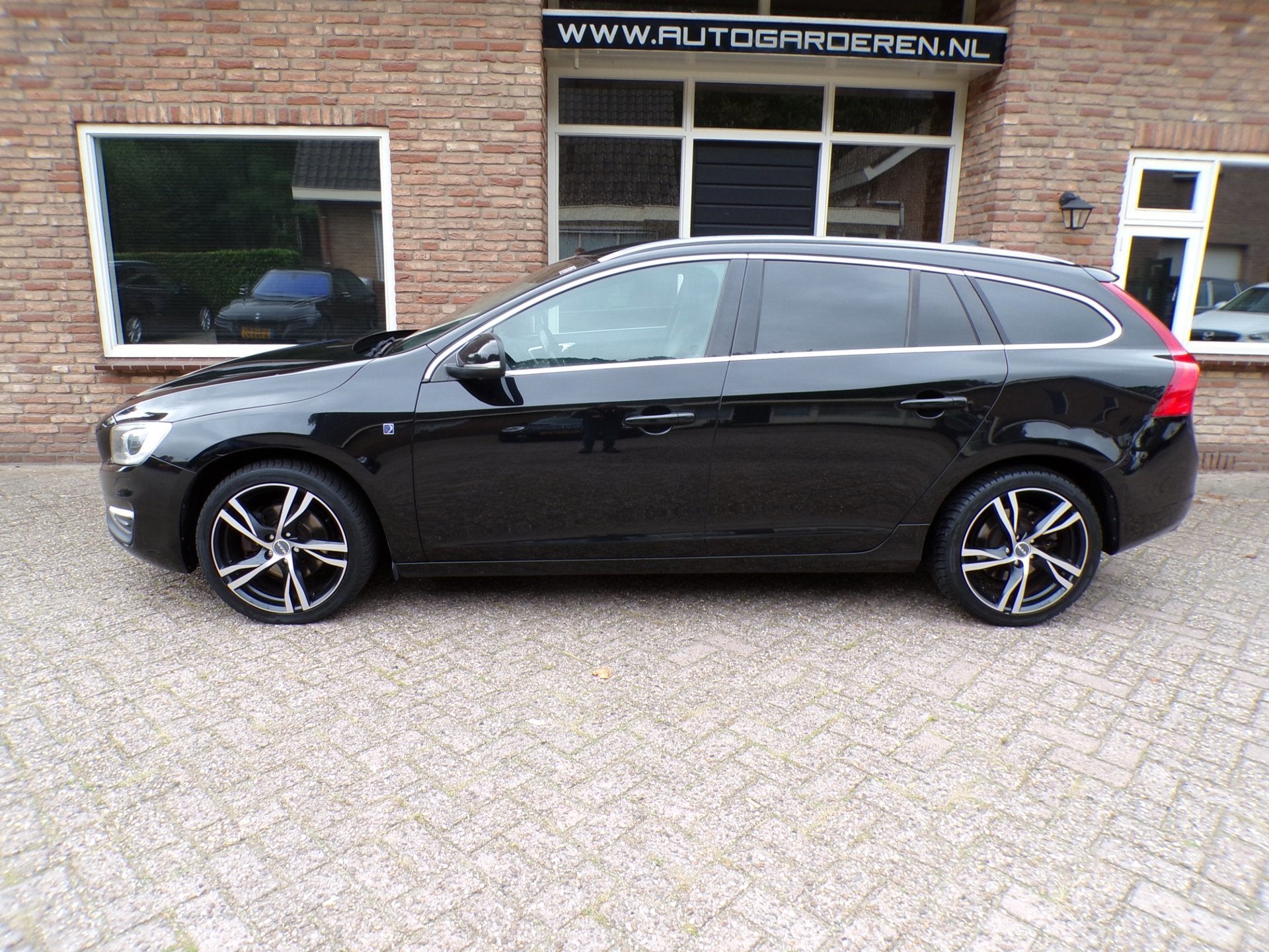 Volvo V60 2.0 D2 Ocean Race Business Leder / Navi, Auto's, Voorwielaandrijving, Dealer onderhouden, Gebruikt, 4 cilinders