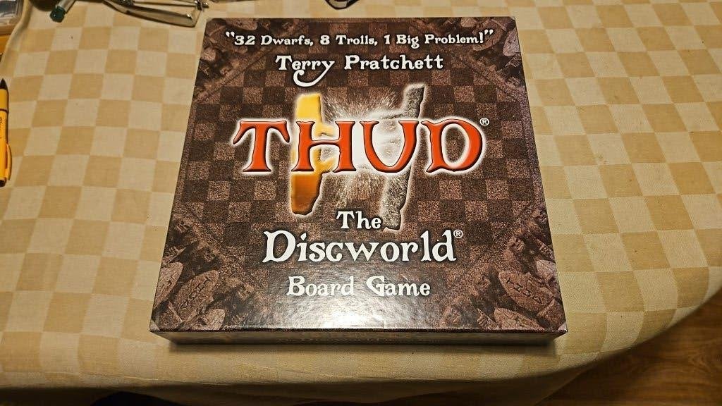bordspel strategiespel Thud the Boardgame Terry Pratchett, Hobby en Vrije tijd, Gezelschapsspellen | Bordspellen, Een of twee spelers