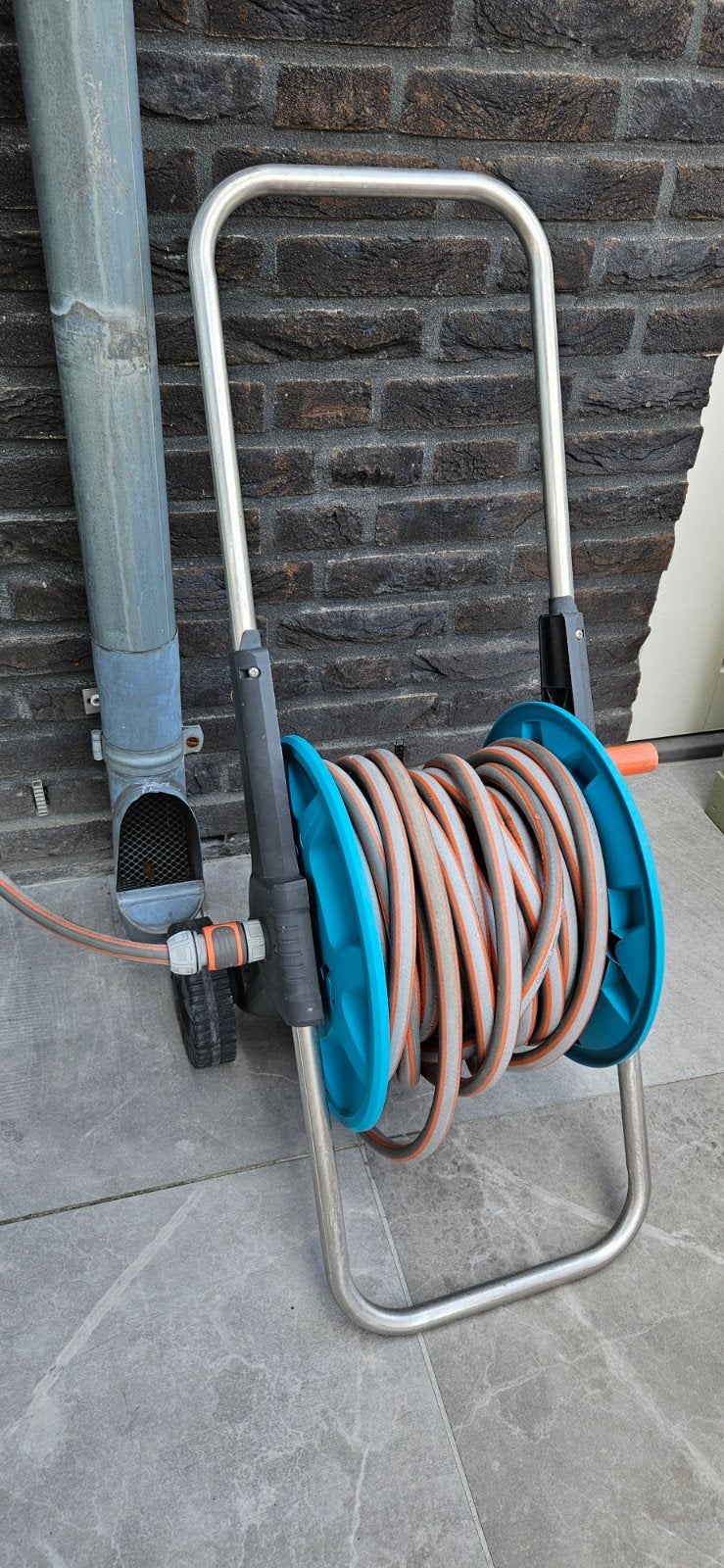Gardena slanghaspel met 20 meter tuinslang en sproeikop, Tuin en Terras, Ophalen of Verzenden, Gebruikt, Tuinslanghaspel