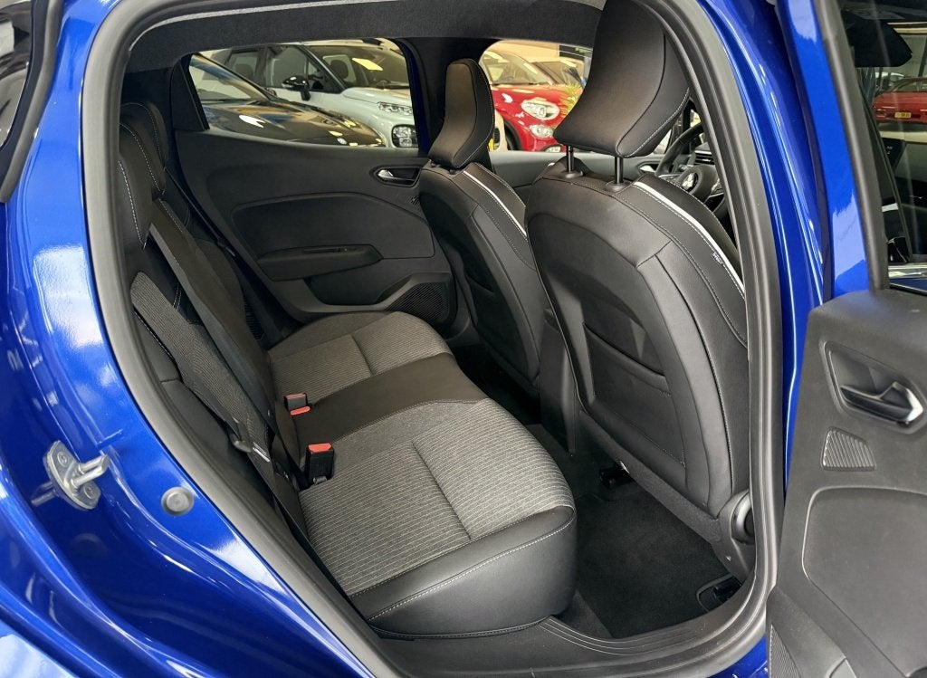 Foto 30 van Mitsubishi Colt 1.6 HEV Instyle 8 Jaar Fabriek Garantie