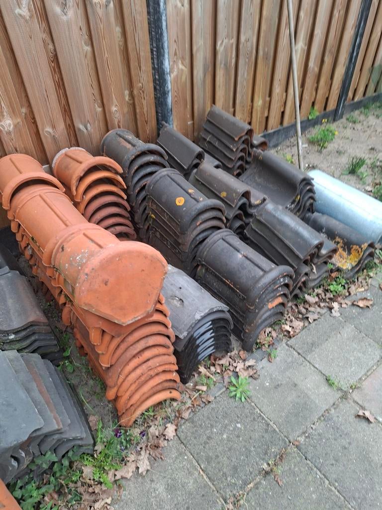 Diverse partijen nokvorsten, gevelpannen nieuw/gebruikt, Ophalen, Steen of Klei, 15 m² of meer, Dakpannen