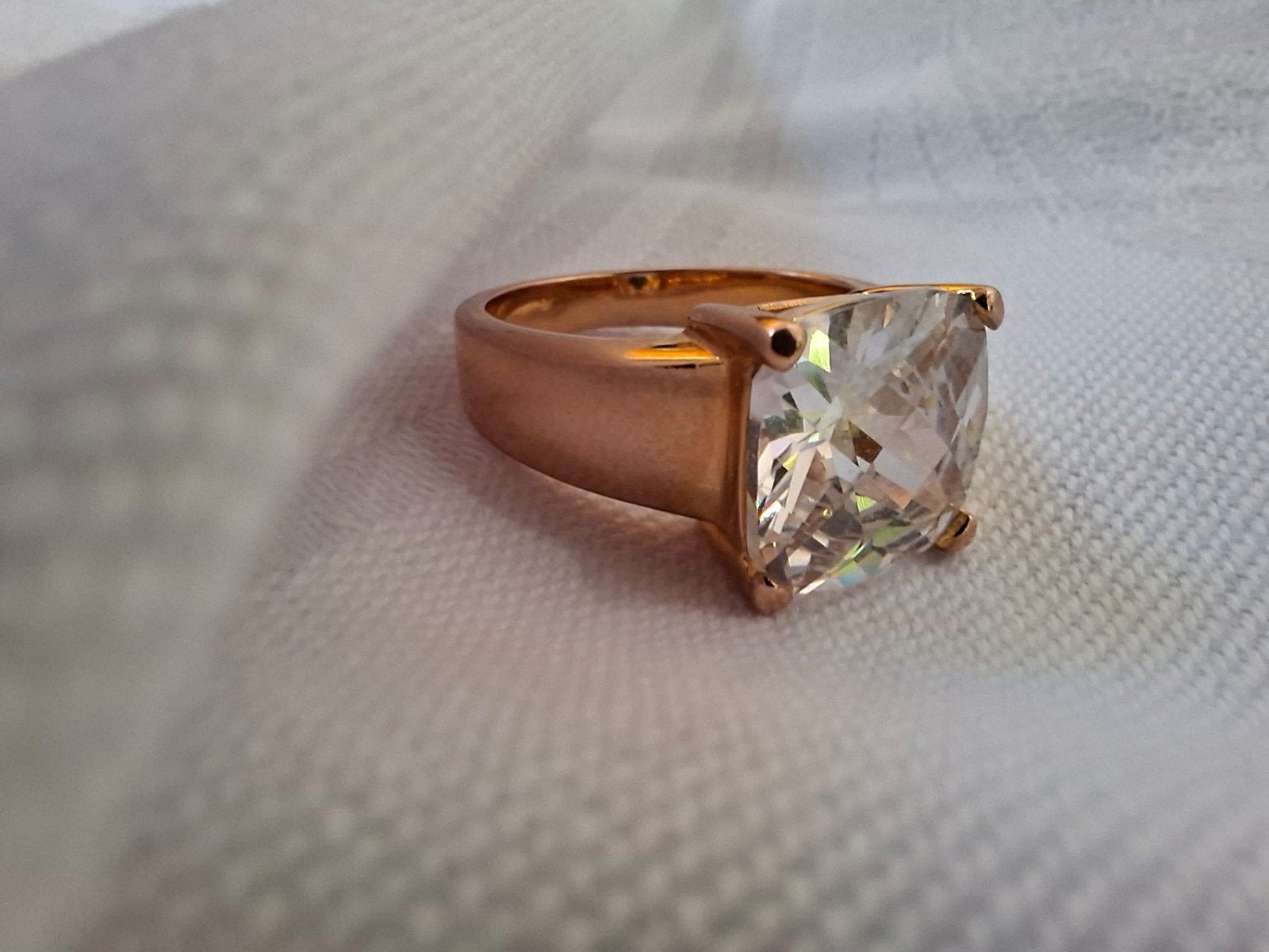 Ring  met roze goud kleur en met steen, Sieraden, Tassen en Uiterlijk, Ringen, Met kristal, Ophalen of Verzenden, Zo goed als nieuw