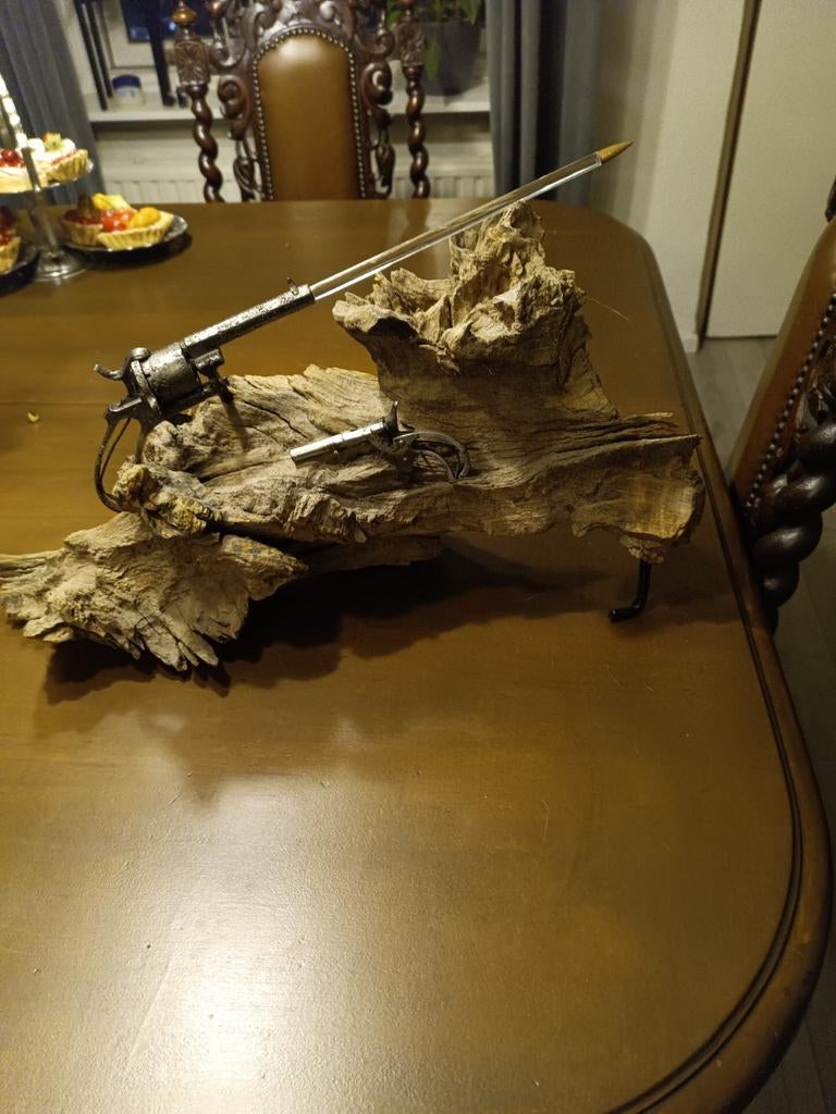 No8 decoratief penvuur pistool en een fietspistool, Verzamelen, Militaria | Algemeen, Ophalen of Verzenden, Landmacht