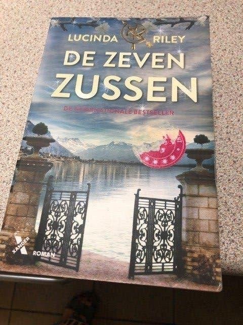 De Zeven Zussen deel 1, Ophalen of Verzenden, Zo goed als nieuw