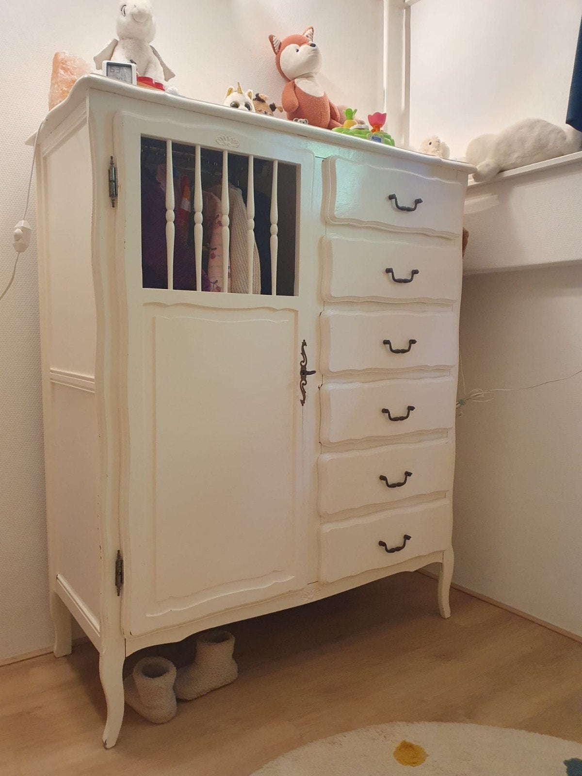 Witte retro (brocante) kledingkast en lage kast/commode, Ophalen, Gebruikt, Kast