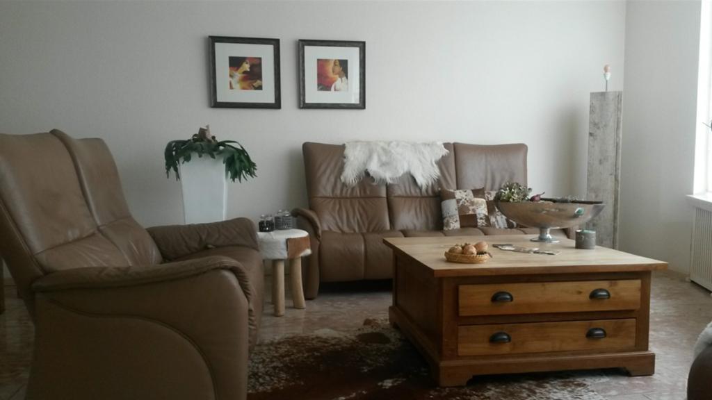 Mooie zware teakhouten Salontafel, Huis en Inrichting, Ophalen, Zo goed als nieuw