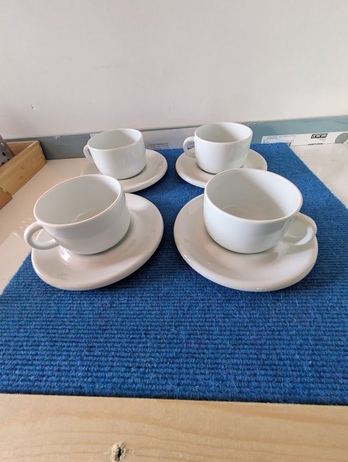Ikea Rondo servies, 4 soepkoppen incl schotel, Ophalen of Verzenden, Zo goed als nieuw, Overige stijlen, Kop(pen) en/of Schotel(s)