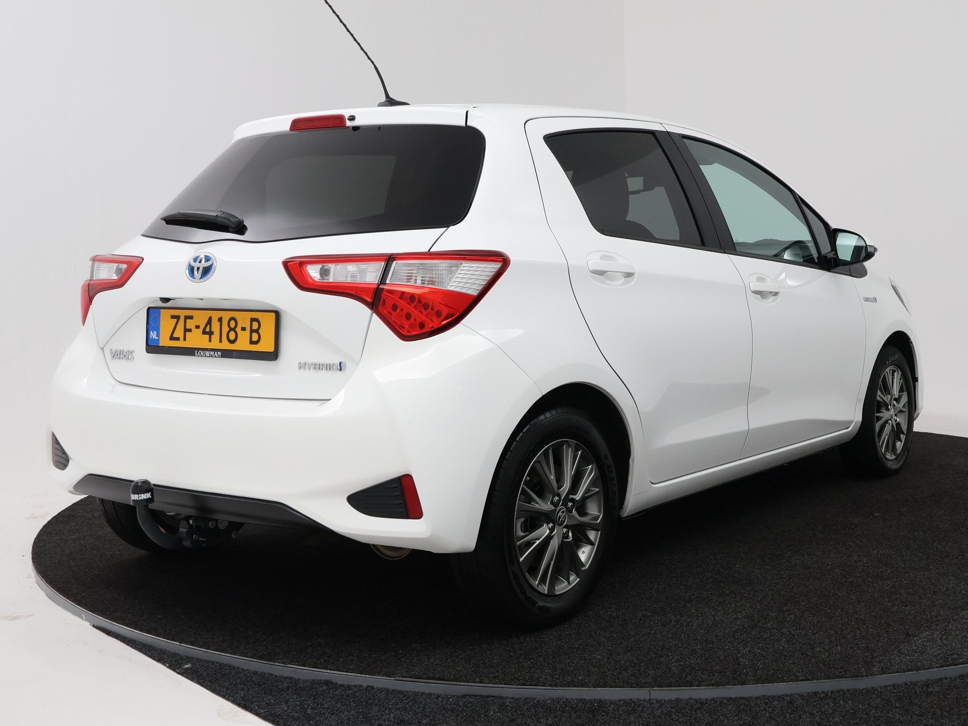 Toyota Yaris 1.5 Hybrid Dynamic | Trekhaak | Navigatie | Par, Auto's, Toyota, 12 maanden, 4 cilinders, Wit, Origineel Nederlands