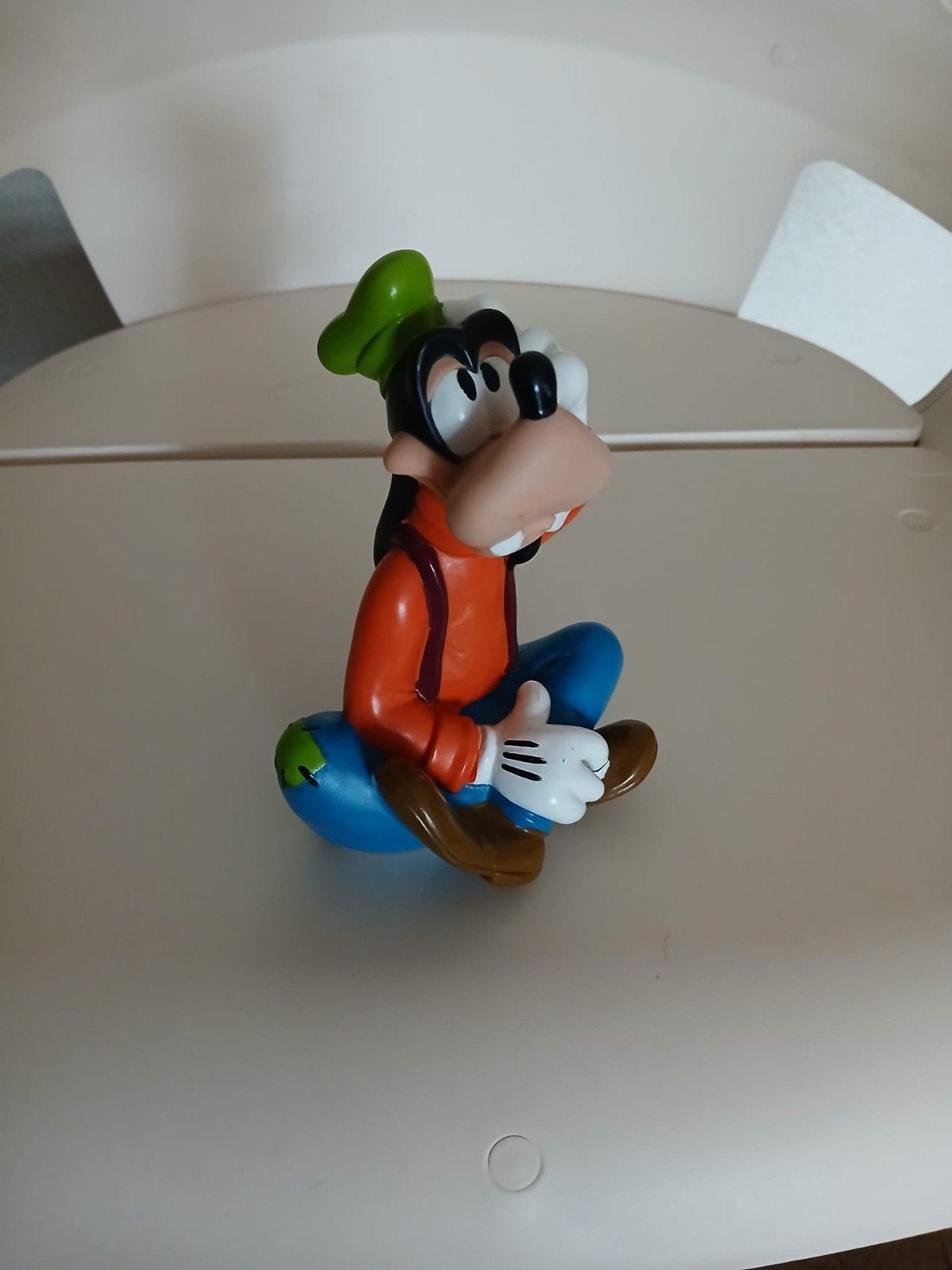 Disney Goofy zittend 15 cm, Ophalen of Verzenden, Goofy of Pluto, Zo goed als nieuw, Beeldje of Figuurtje