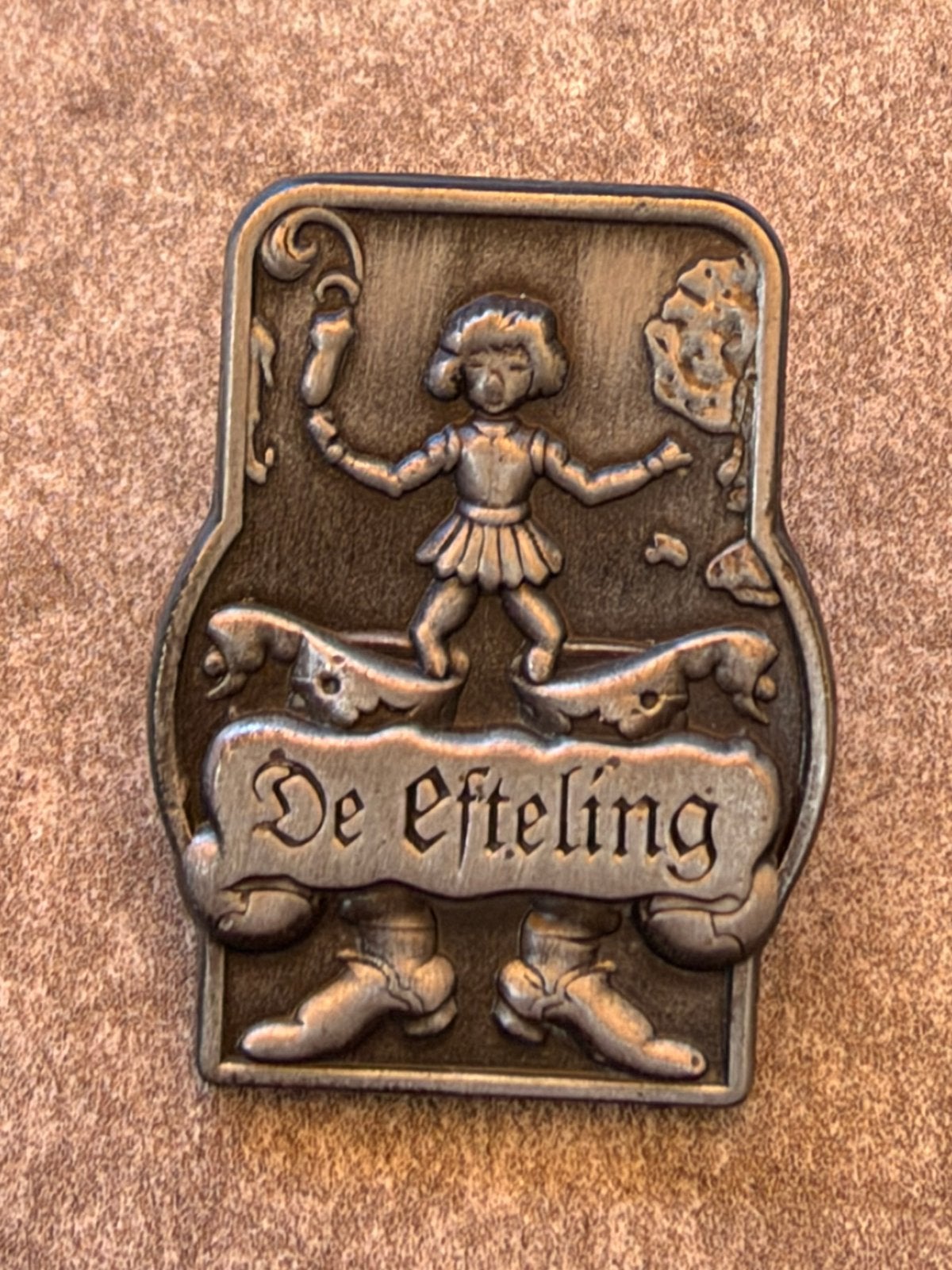 Efteling pin nostalgie klein duimpje, Verzamelen, Ophalen of Verzenden, Zo goed als nieuw, Button of Speldje