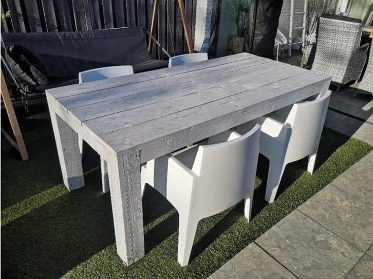 Steigerhouten tafel met 4 witte kuipstoelen., Ophalen, Zo goed als nieuw, Rechthoekig, Hout