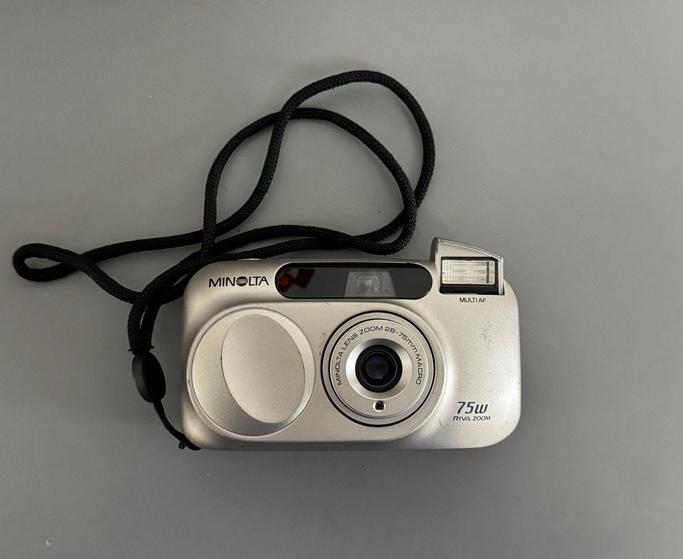 Minolta 75w Riva Zoom - Werkende Compact Camera analoog, Audio, Tv en Foto, Fotocamera's Analoog, Gebruikt, Compact, Minolta, Ophalen of Verzenden